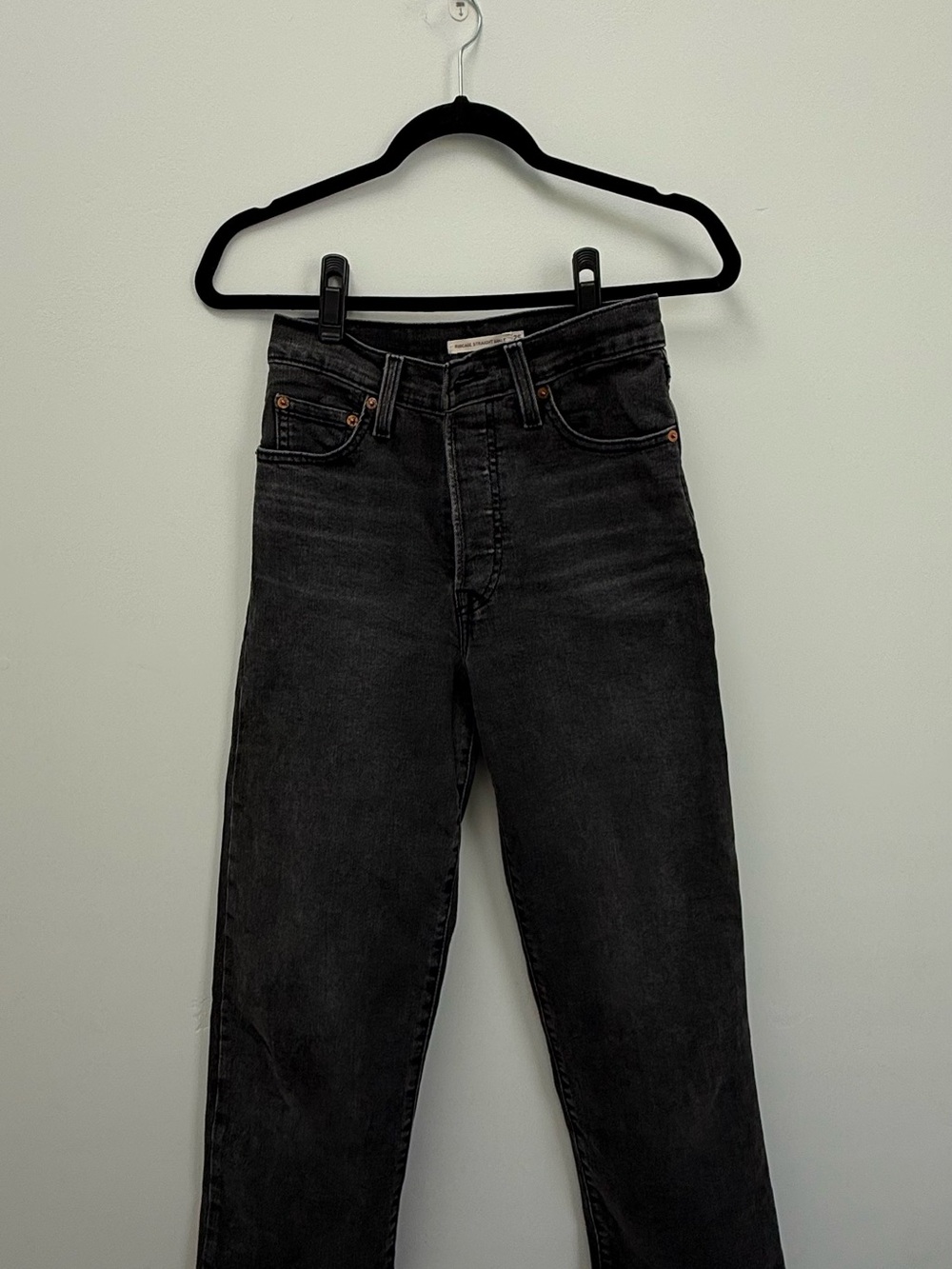 Levi's Women's Straight Leg Jeans in Faded Black Denim